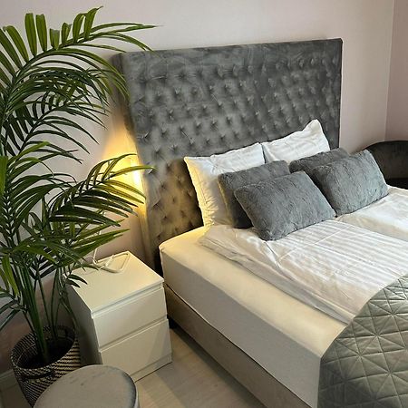 R&J Guesthouse Room Гріндавік Екстер'єр фото