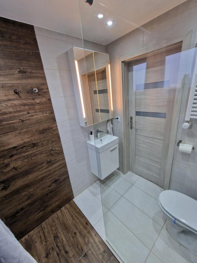 R&J Guesthouse Room Гріндавік Екстер'єр фото